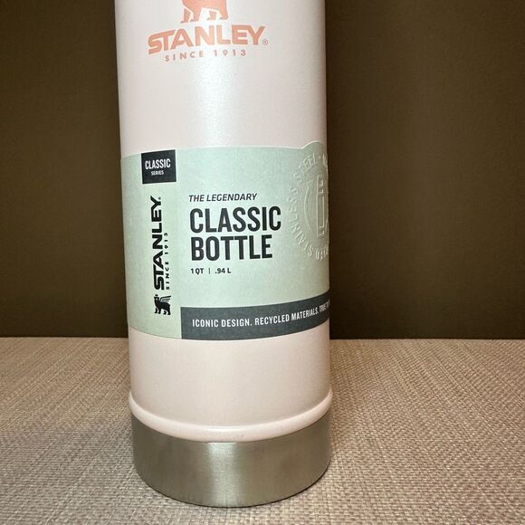 Stanley Legendary Classic Bottle Limestone Pink 1 Quart NWT - Picture 2 of 10